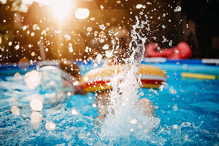 Badespaß im Freibad in der Vorderpfalz.